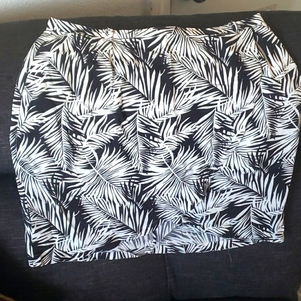 H & M Size 12 Women Short Skirt